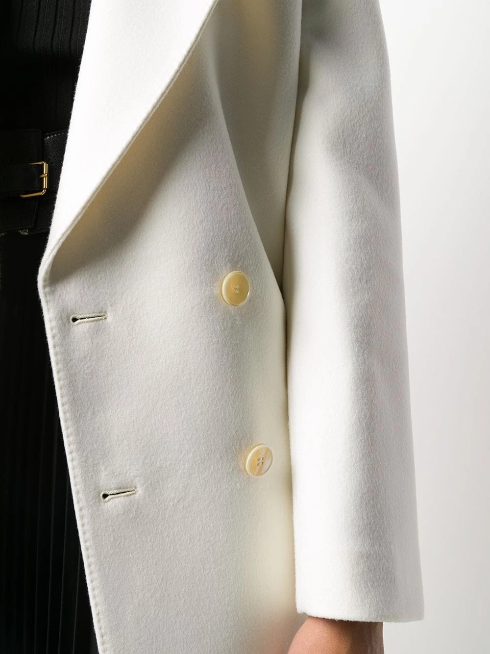 Cheapest ๐ Alexander McQueen Double breasted ๐งฅ coat ๐ 5 Alexander McQueen double-breasted coat