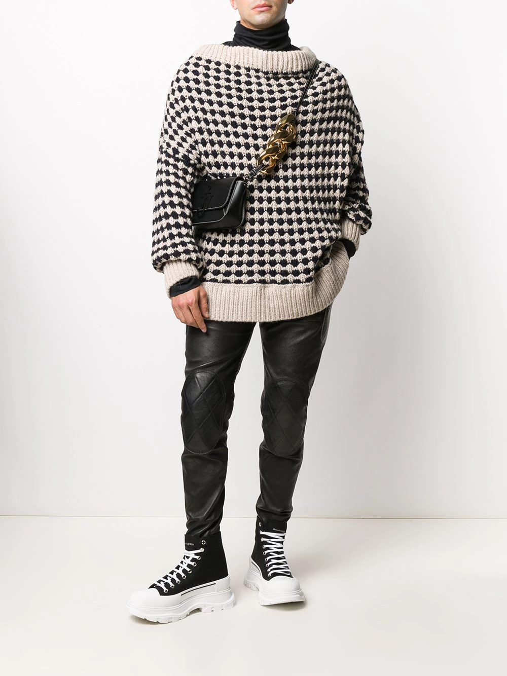 Brand new ๐ฅ Alexander McQueen Side stripe detail trousers โค๏ธ 2 Alexander McQueen side stripe detail trousers