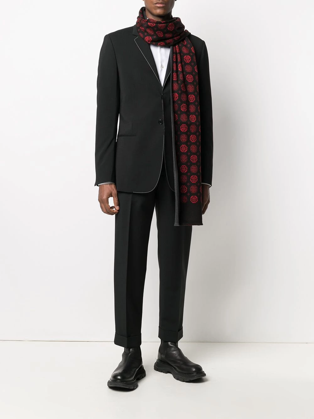 New โ Alexander McQueen Jacquard woven scarf ๐ 2 Alexander McQueen jacquard-woven scarf