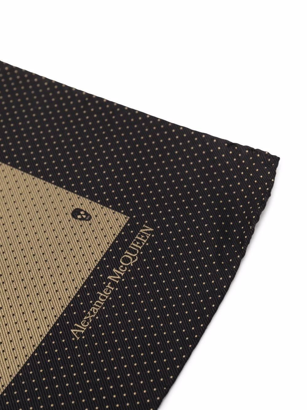 Budget ๐ Alexander McQueen Skull print pocket square ๐ 3 Alexander McQueen skull-print pocket square