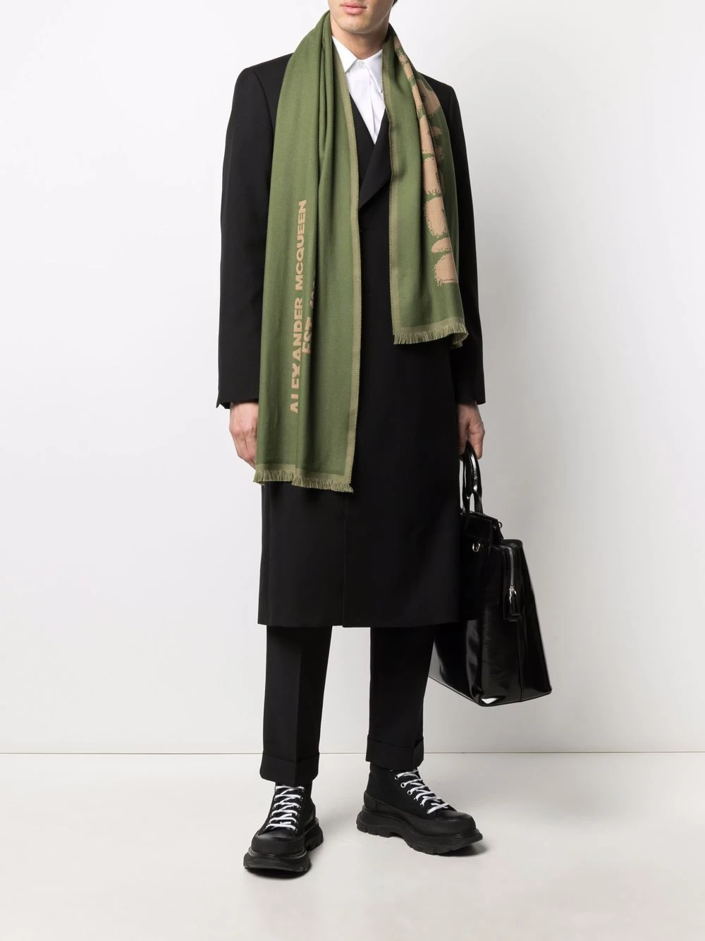 Brand new ๐งจ Alexander McQueen Logo embellished wool scarf ๐ฅฐ 2 Alexander McQueen logo-embellished wool scarf