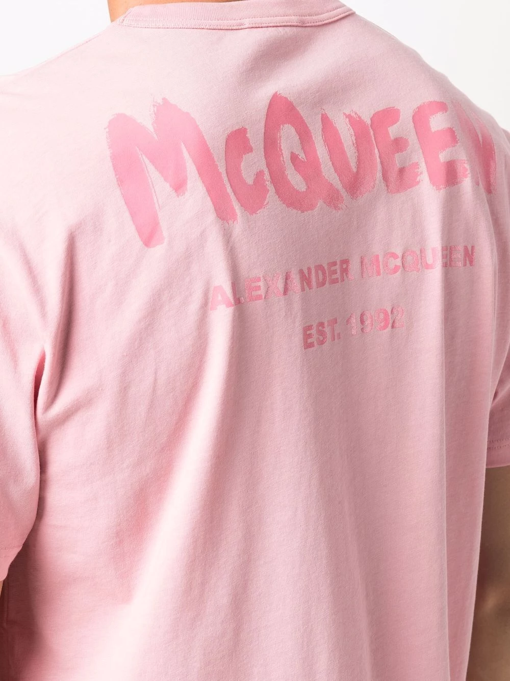 Brand new 🔥 Alexander McQueen Graffiti logo print T 👚 shirt ✨ 5 Alexander McQueen graffiti-logo print T-shirt